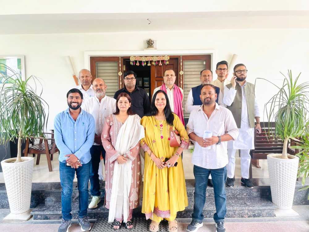गोमतीनगर स्थित आवास पर वरिष्ठ जनप्रतिनिधियों के साथ महत्वपूर्ण बैठक